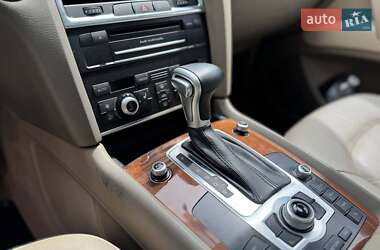 Позашляховик / Кросовер Audi Q7 2010 в 