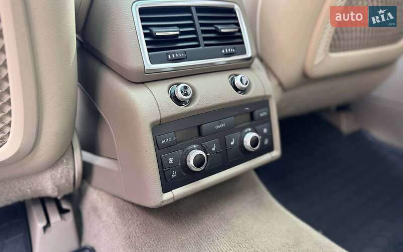 Внедорожник / Кроссовер Audi Q7 2010 в Черновцах