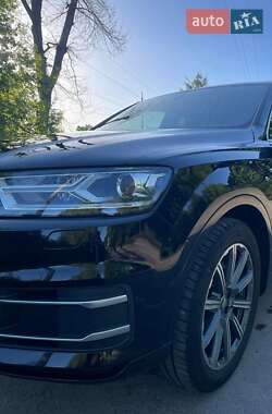 Позашляховик / Кросовер Audi Q7 2017 в 
