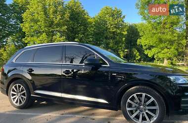 Позашляховик / Кросовер Audi Q7 2017 в 
