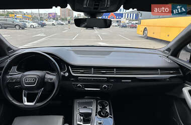 Позашляховик / Кросовер Audi Q7 2018 в 