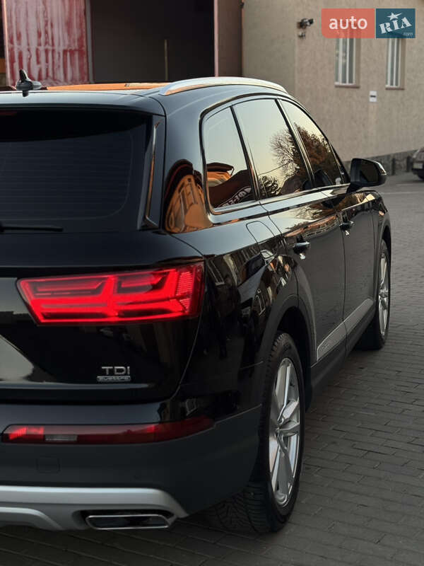 Позашляховик / Кросовер Audi Q7 2015 в Володимирі