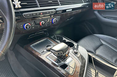 Позашляховик / Кросовер Audi Q7 2017 в 