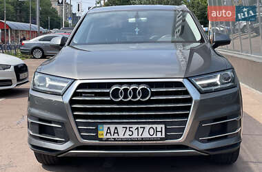 Позашляховик / Кросовер Audi Q7 2015 в 