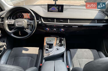 Позашляховик / Кросовер Audi Q7 2015 в 
