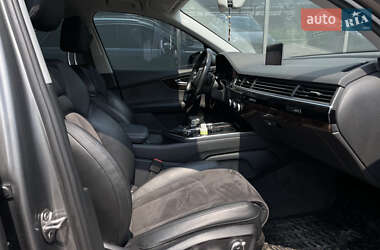 Позашляховик / Кросовер Audi Q7 2015 в 