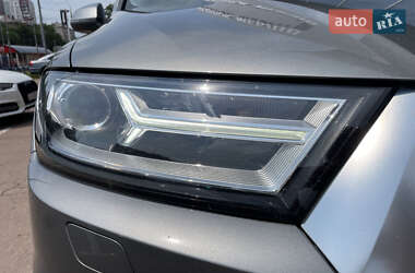 Позашляховик / Кросовер Audi Q7 2015 в 