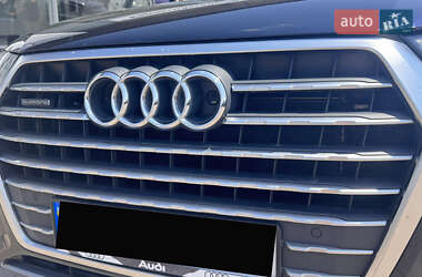 Внедорожник / Кроссовер Audi Q7 2017 в 