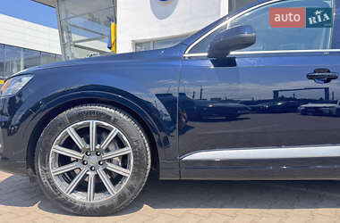 Внедорожник / Кроссовер Audi Q7 2017 в 