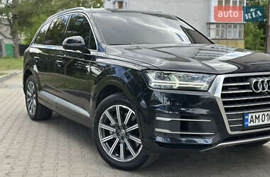 Внедорожник / Кроссовер Audi Q7 2016 в 