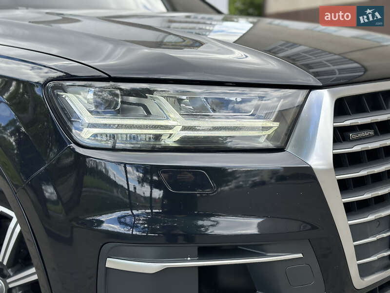 Позашляховик / Кросовер Audi Q7 2016 в Звягелі