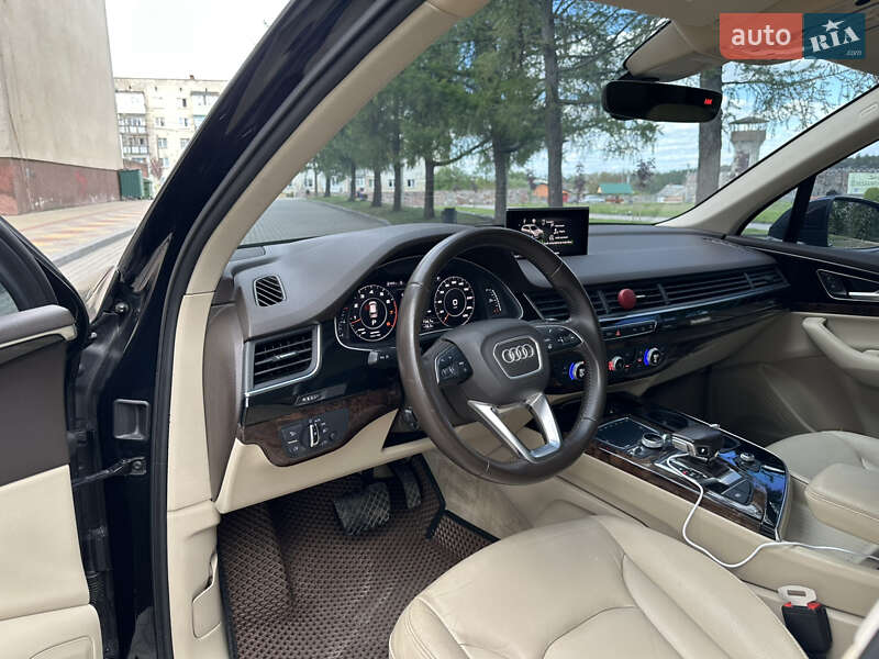 Позашляховик / Кросовер Audi Q7 2016 в Звягелі