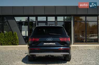Позашляховик / Кросовер Audi Q7 2017 в 