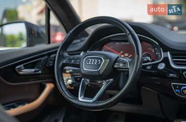 Позашляховик / Кросовер Audi Q7 2017 в 