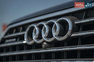 Позашляховик / Кросовер Audi Q7 2017 в 