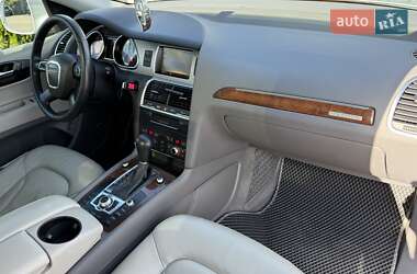Позашляховик / Кросовер Audi Q7 2011 в 