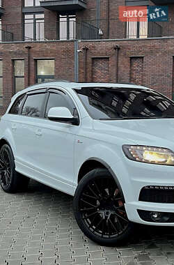 Внедорожник / Кроссовер Audi Q7 2013 в 