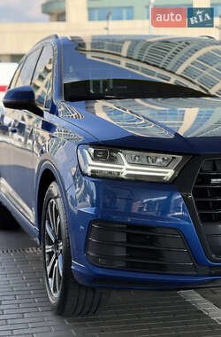 Позашляховик / Кросовер Audi Q7 2016 в 