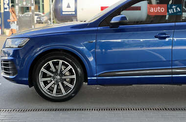 Позашляховик / Кросовер Audi Q7 2016 в 