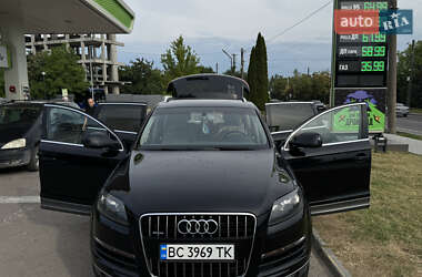 Позашляховик / Кросовер Audi Q7 2012 в 