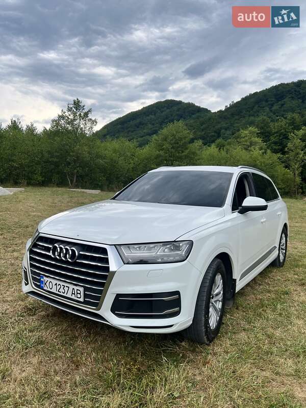 Позашляховик / Кросовер Audi Q7 2017 в Іршаві