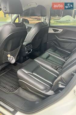 Позашляховик / Кросовер Audi Q7 2017 в 