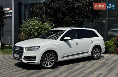 Позашляховик / Кросовер Audi Q7 2017 в 