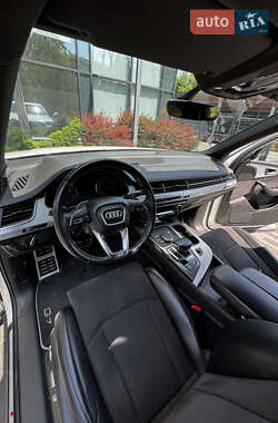 Позашляховик / Кросовер Audi Q7 2017 в 