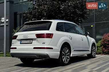 Позашляховик / Кросовер Audi Q7 2017 в 