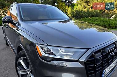 Позашляховик / Кросовер Audi Q7 2020 в 