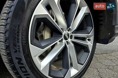 Позашляховик / Кросовер Audi Q7 2020 в 