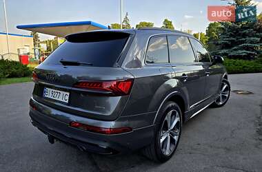 Позашляховик / Кросовер Audi Q7 2020 в 