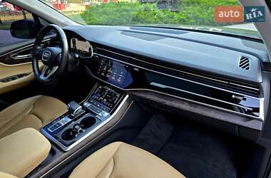 Позашляховик / Кросовер Audi Q7 2020 в 