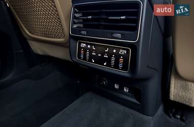 Позашляховик / Кросовер Audi Q7 2020 в 