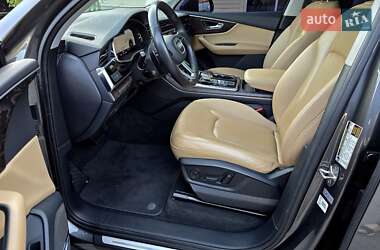 Позашляховик / Кросовер Audi Q7 2020 в 