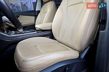 Позашляховик / Кросовер Audi Q7 2020 в 