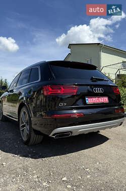 Внедорожник / Кроссовер Audi Q7 2017 в 