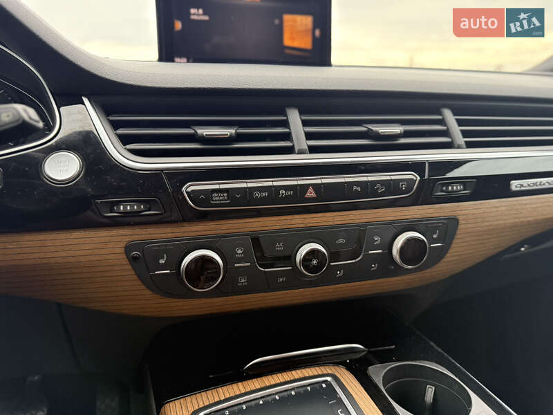 Позашляховик / Кросовер Audi Q7 2017 в Львові