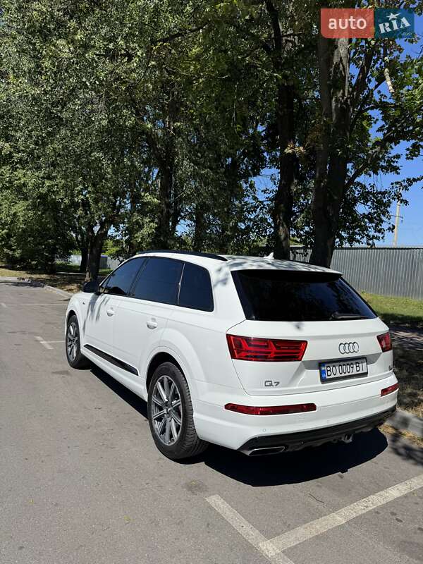 Позашляховик / Кросовер Audi Q7 2016 в Вінниці