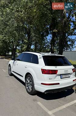 Позашляховик / Кросовер Audi Q7 2016 в 