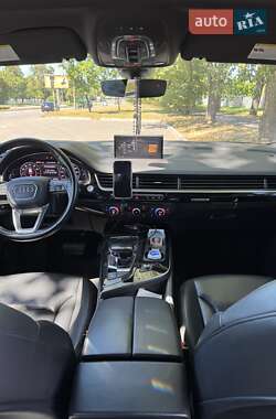 Позашляховик / Кросовер Audi Q7 2016 в 