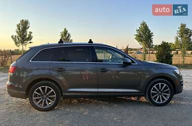 Позашляховик / Кросовер Audi Q7 2019 в 