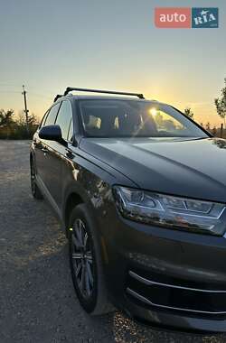 Позашляховик / Кросовер Audi Q7 2019 в 