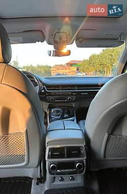 Позашляховик / Кросовер Audi Q7 2019 в 