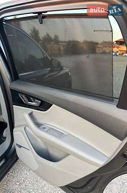 Позашляховик / Кросовер Audi Q7 2019 в 