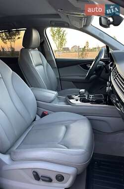 Позашляховик / Кросовер Audi Q7 2019 в 