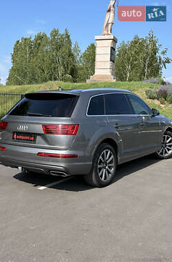 Позашляховик / Кросовер Audi Q7 2016 в 