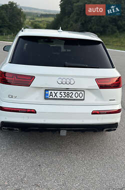 Внедорожник / Кроссовер Audi Q7 2016 в 