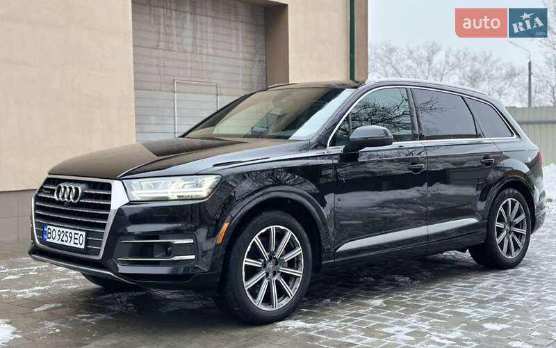 Позашляховик / Кросовер Audi Q7 2017 в 