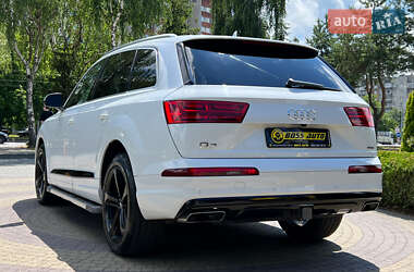 Позашляховик / Кросовер Audi Q7 2018 в 